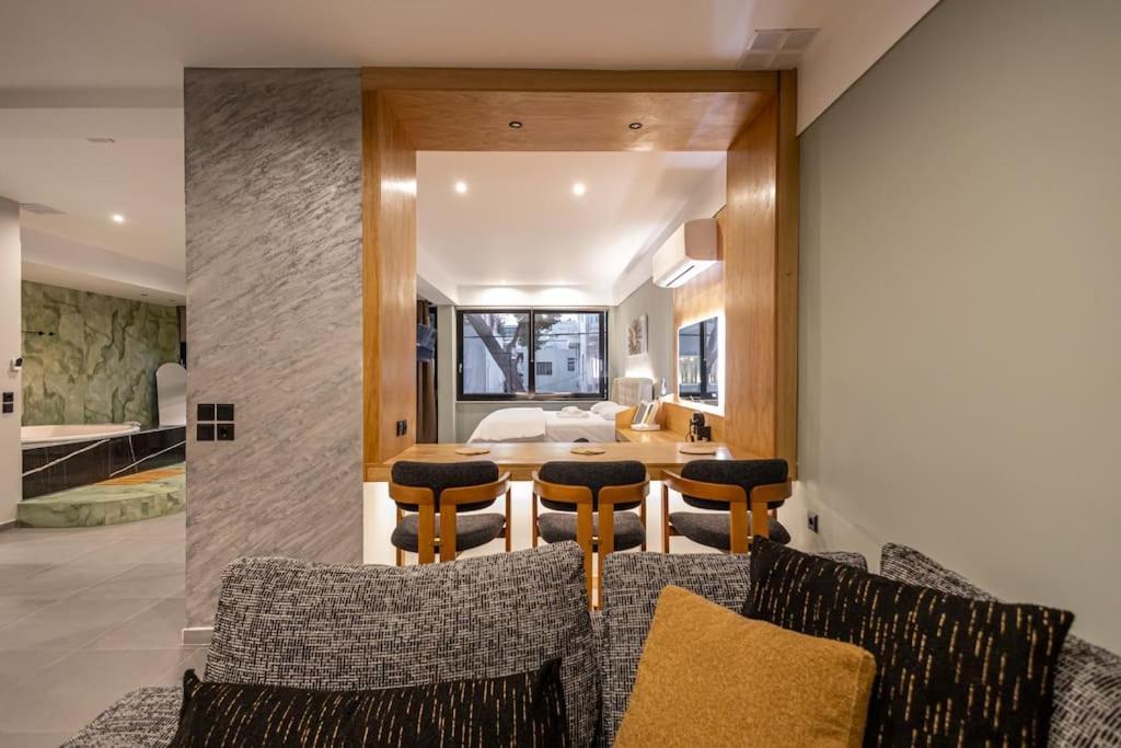 Smaragdi Luxury Jacuzzi Apartment Noho Premium Living Афіни Екстер'єр фото