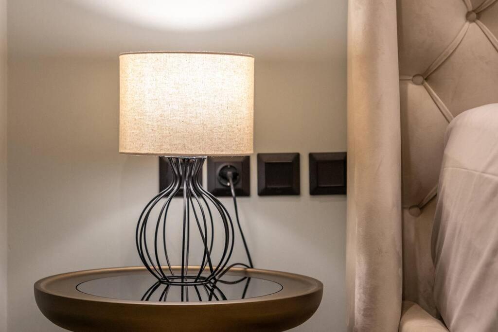 Smaragdi Luxury Jacuzzi Apartment Noho Premium Living Афіни Екстер'єр фото