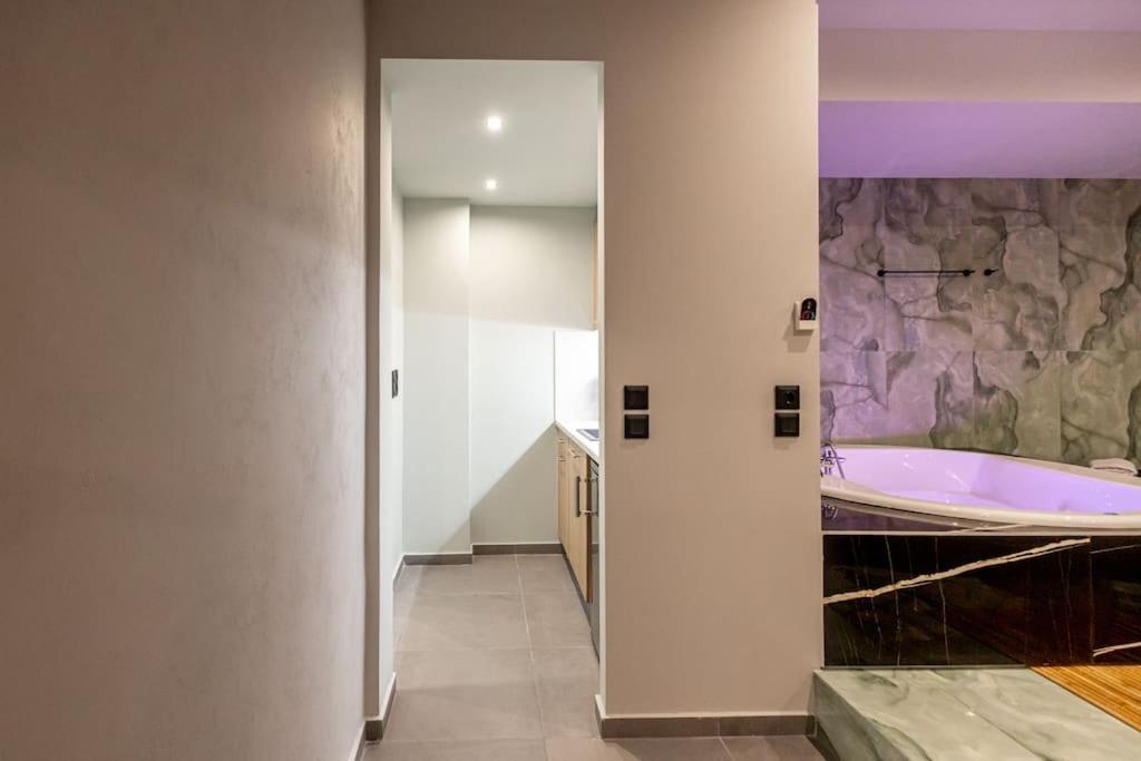 Smaragdi Luxury Jacuzzi Apartment Noho Premium Living Афіни Екстер'єр фото