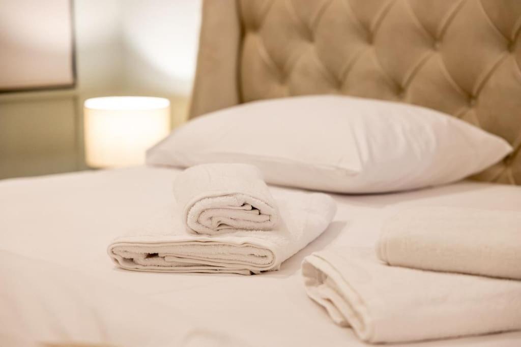 Smaragdi Luxury Jacuzzi Apartment Noho Premium Living Афіни Екстер'єр фото