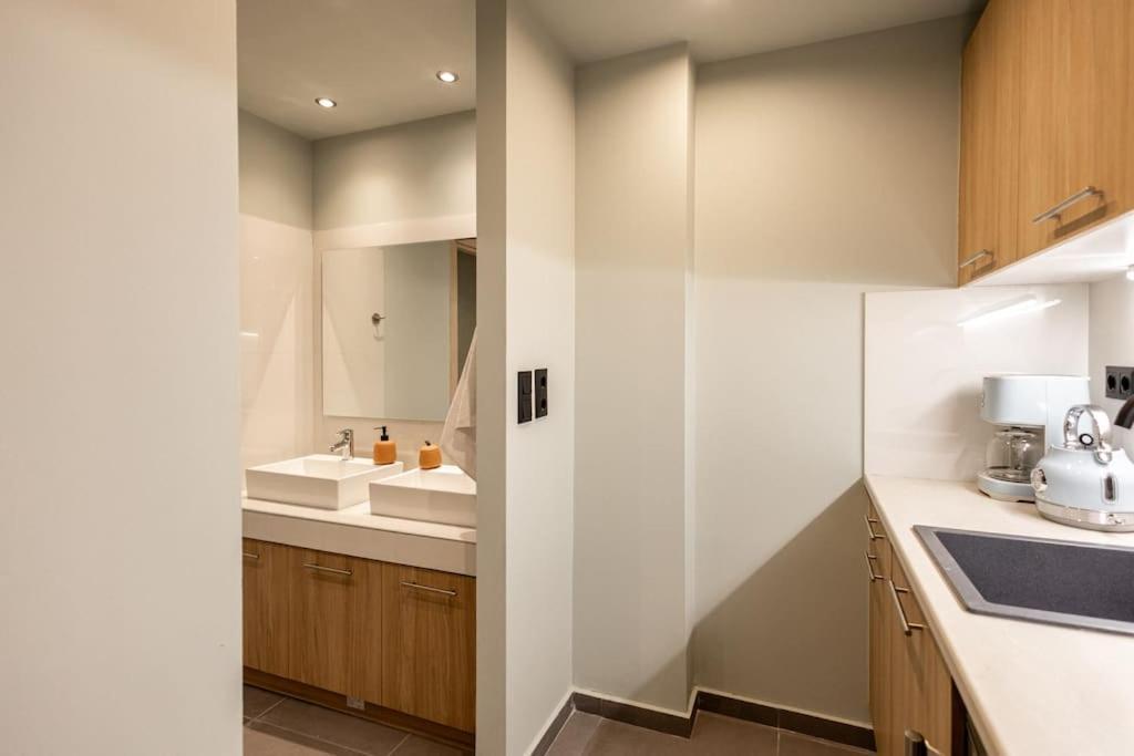 Smaragdi Luxury Jacuzzi Apartment Noho Premium Living Афіни Екстер'єр фото