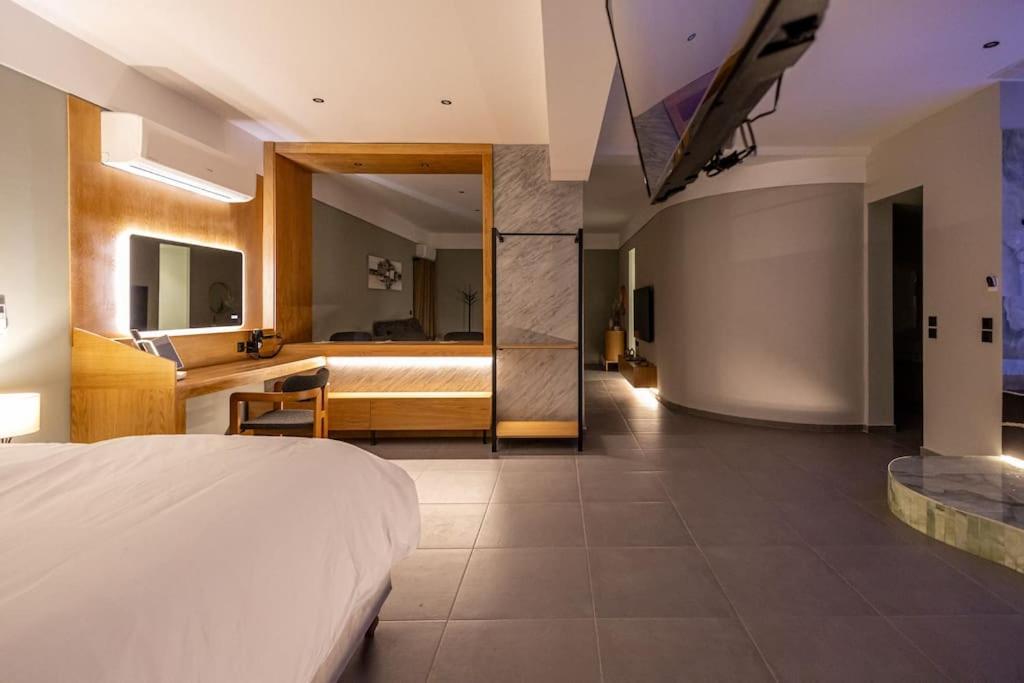 Smaragdi Luxury Jacuzzi Apartment Noho Premium Living Афіни Екстер'єр фото