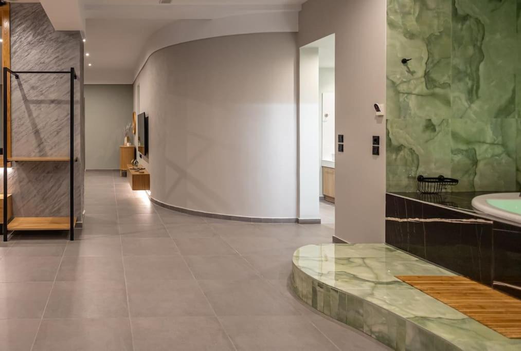 Smaragdi Luxury Jacuzzi Apartment Noho Premium Living Афіни Екстер'єр фото