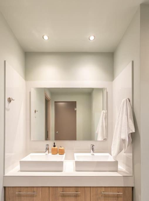 Smaragdi Luxury Jacuzzi Apartment Noho Premium Living Афіни Екстер'єр фото