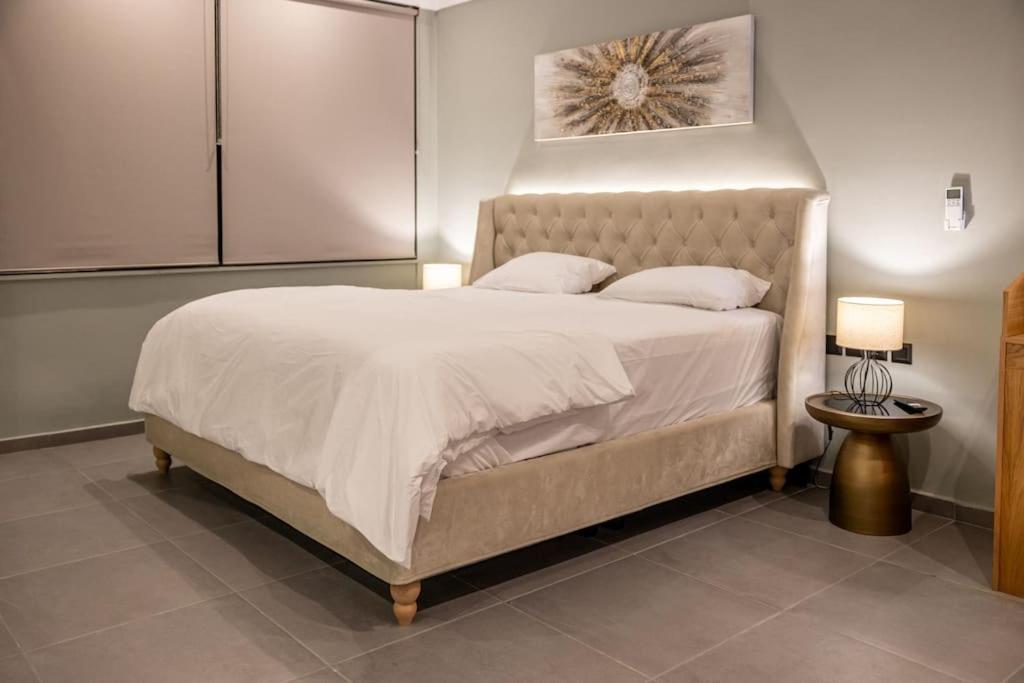 Smaragdi Luxury Jacuzzi Apartment Noho Premium Living Афіни Екстер'єр фото